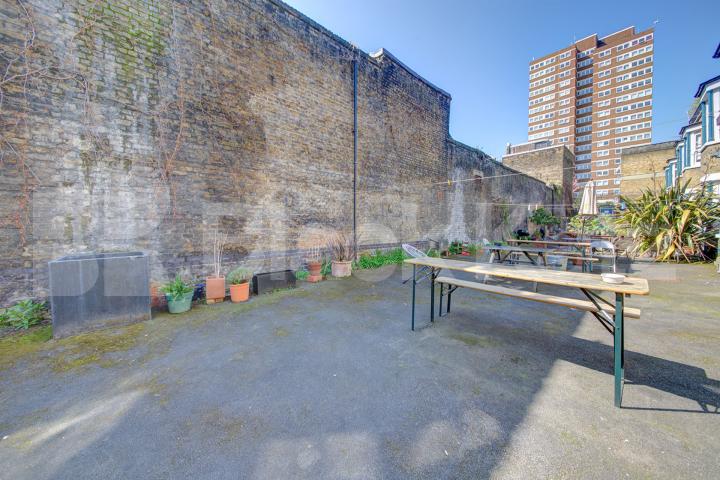 3 bedroom good for shares located walking distance to Old street station Haberdasher street , Old Street - Shoreditch